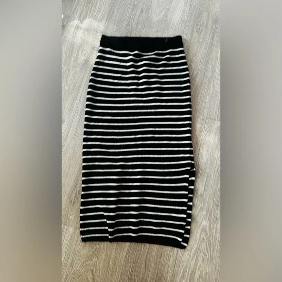 Freshman Black and White Striped Pencil Skirt - Picture 4 of 7